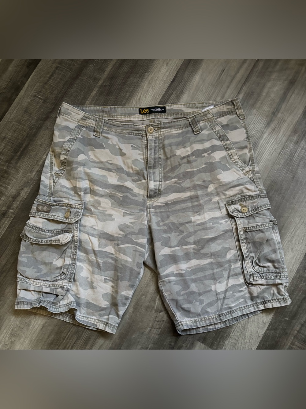Lee Camo Cargo Shorts Size 38